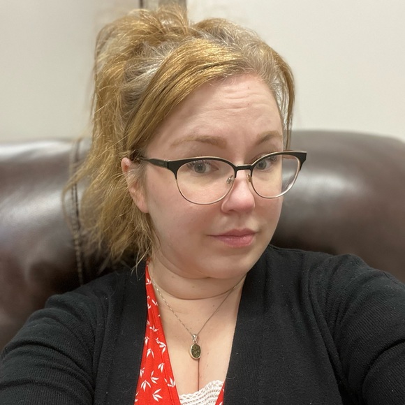 Meet your Posher, Jessica - Picture 3 of 4